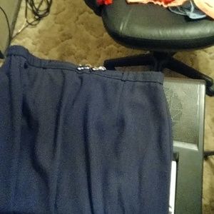 It is a skirt size 6 women's colors black